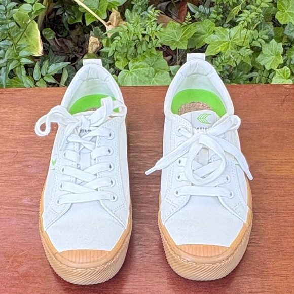 Cariuma Shoes - Cariuma OCA Off-white Canvas Sneakers